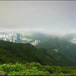 偶然可以望見聶高信山及布力徑
