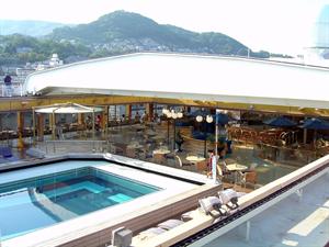 the roof of this "Lido deck" can be opened by sliding.