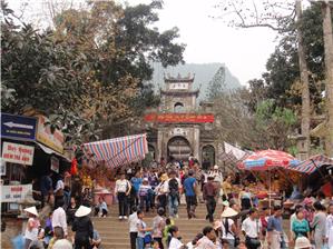 Foot of the climb for the Perfume Pagoda