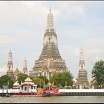 Our first glimpse of Wat Arun.