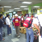 bongkar barang