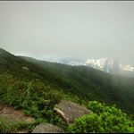 濃積雲從香港西南方經過南丫島及金馬倫山飄向九龍東部