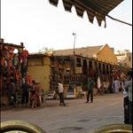 0508 dag13 Aswans bazaar