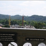 At Pau you can align the pointer on the chimney with the balustrade to name the peak....