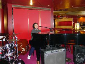 Live band dancing "Ocean bar"