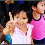 I will build a photo alubm named"Children of the world",this little girl will be the delegate of Vietnam:)