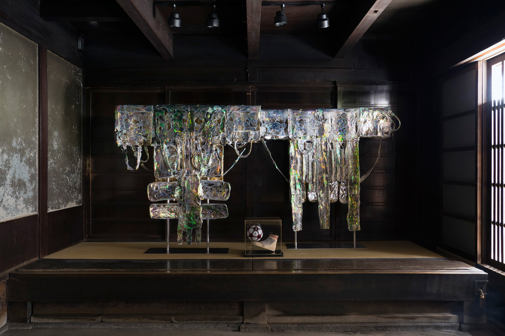Untitled-gold-silver-2010-ultra-kyoto-courtesy-superwindowproject&gallery-01