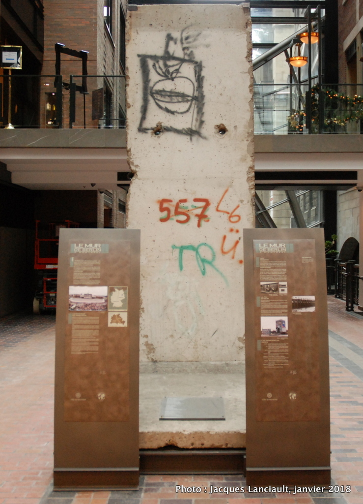 « Segment du Mur de Berlin... à Montréal »