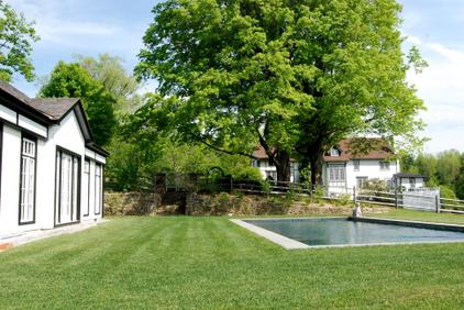 HOUSE AND POOL