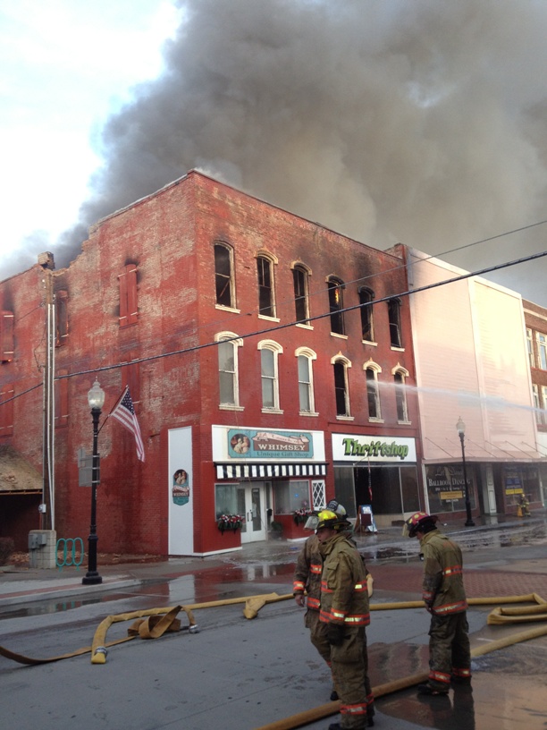 Unbelievable Scenes! Large Fire Consumes Historic Building On Main Street. - fybdffl