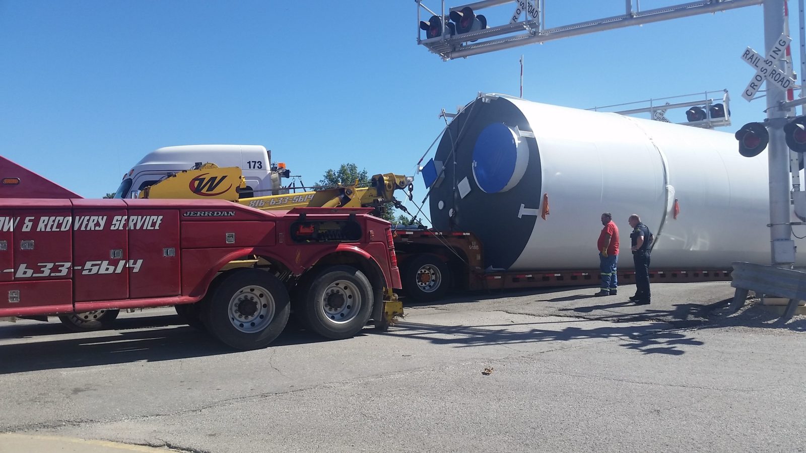 UPDATE High centered trailer closes Main Street in Higginsville KMZU