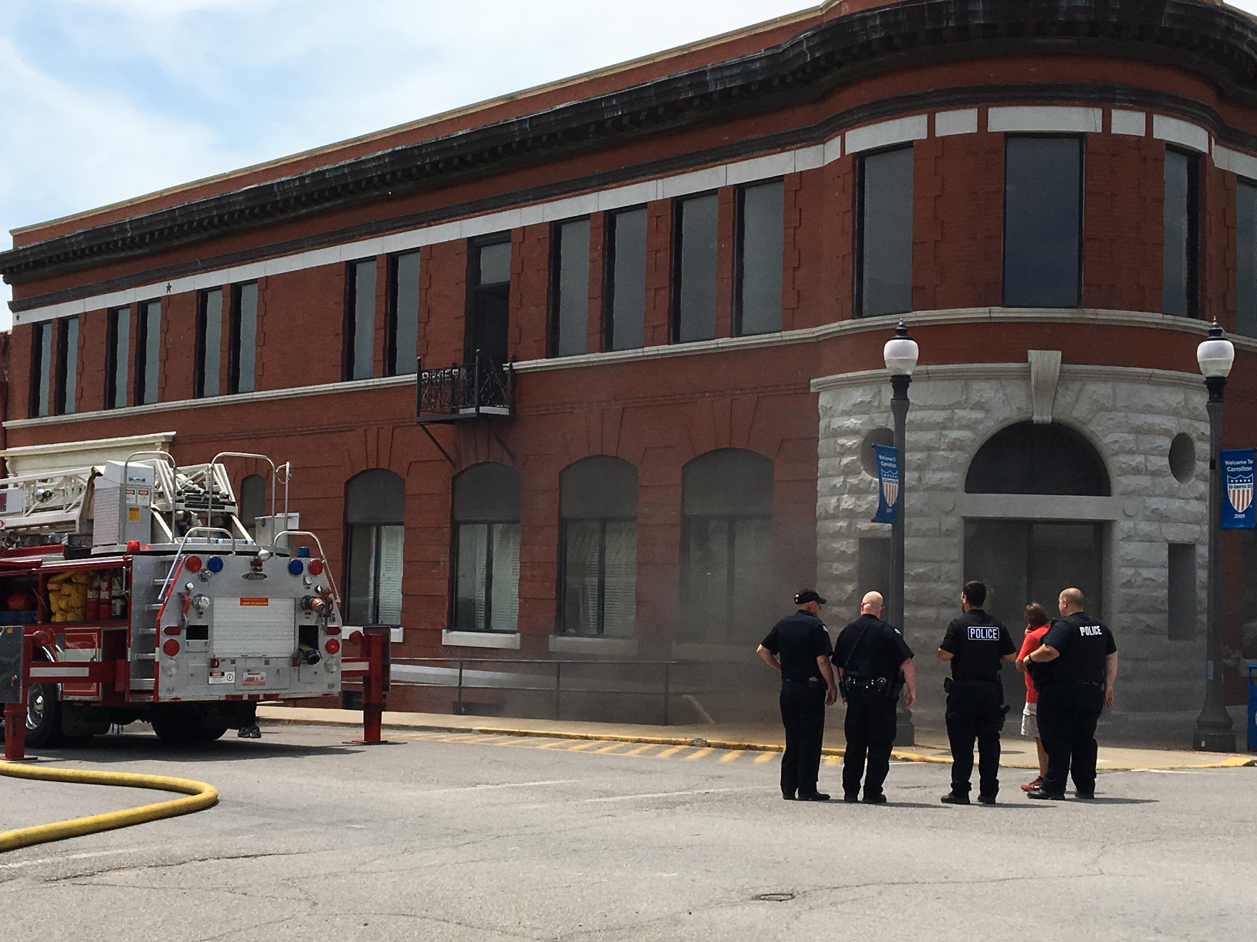 Bank 21 on Carrollton Square reported on fire KMZU