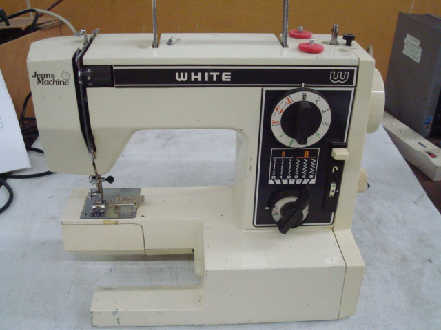 White 1099 Precision Built Zigzag Sewing Machine