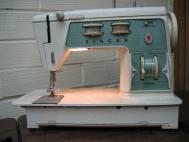 Singer Gradute Model 714 Sewing Machine