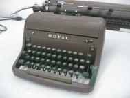 Royal HH Typewriter (circa 1954)  L-020