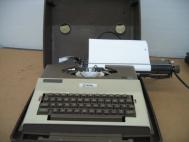 Litton Royal Award Series 1200 Typewriter Vintage