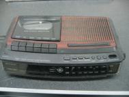 GE 7-4966A AM/FM Radio with Cassette Player