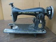 Universal  De Luxe Antique Family Sewing Machine
