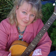 Lisa_at_towne_crier_28.large