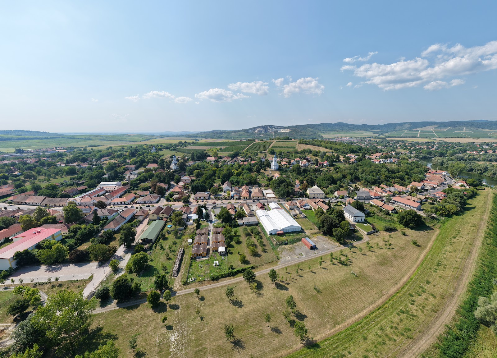 הכנסת אורחים - בבית ר ישעי'לע