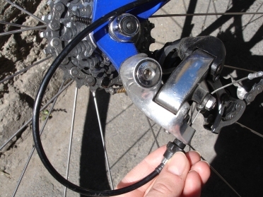 Adjusting the gears at the barrel adjuster