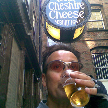 Koy Thomson and staff enjoy a 30th anniversary drink at The Olde Cheshire Cheese