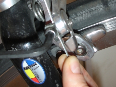 Tightening the cable manually