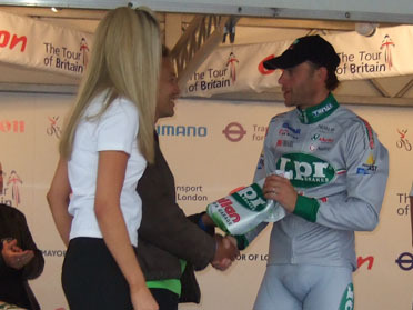 Koy Thomson, chief executive of LCC, presents a trophy to the winner of the London stage of the Tour of Britain