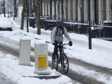 London cyclists brave the snow