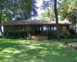 Quaint Waterfront Cottage 3/1 large covered deck on open water
