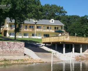 Grand Lake Waterfront Lodging