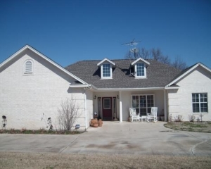 Nice brick Waterfront Home built in 2000
