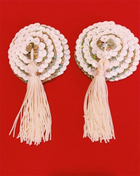 Demais, né? 100217-osada-nipple-tassel2