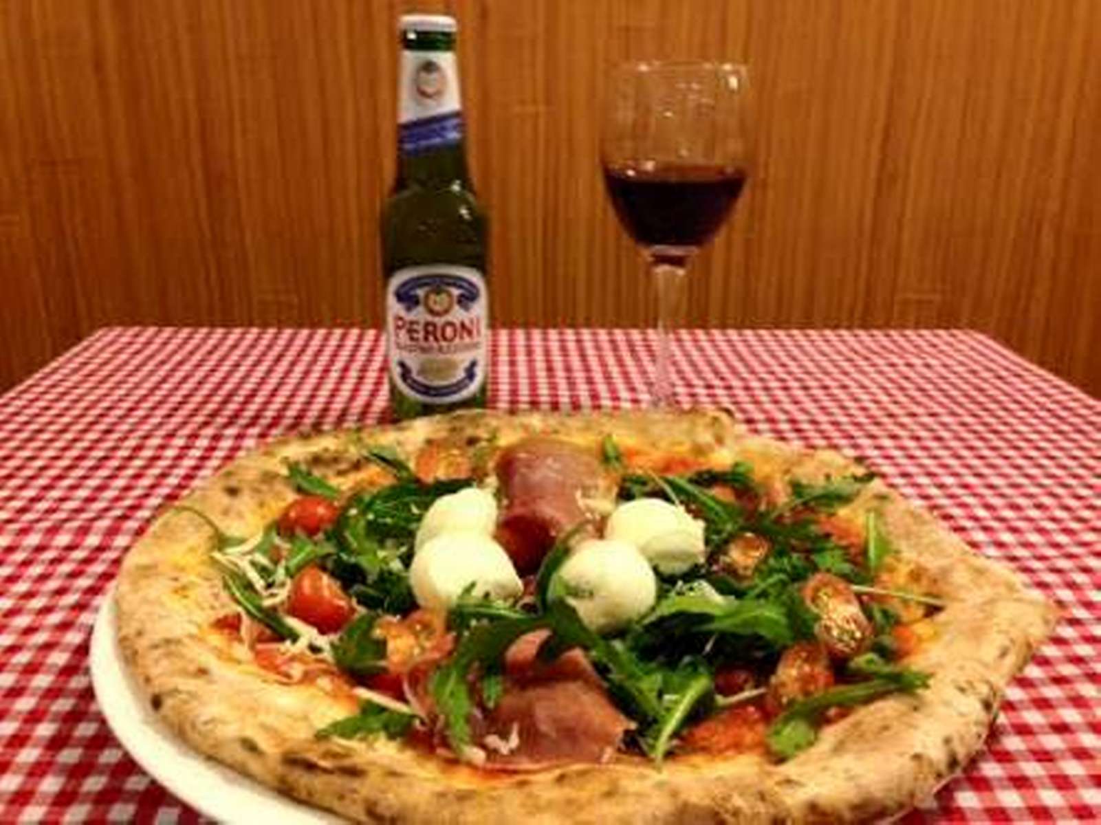 Woodfired%20pizza%20&%20beer_1601x1200