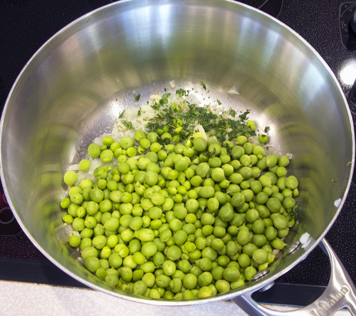 peas2-smaller.jpg - medium peas2-smaller.jpg - medium