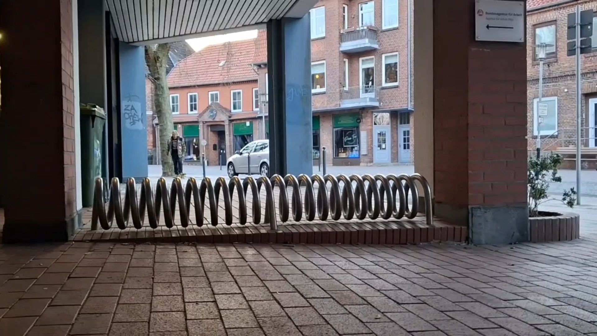 Die Sprungfeder  image