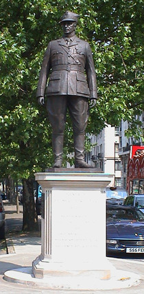 Wladyslaw Sikorski statue