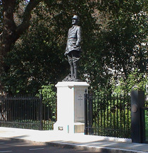 de Gaulle statue
