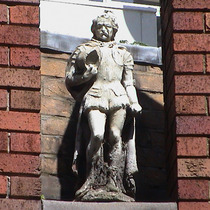 Imperial Hotel - statue 04