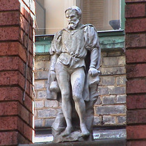 Imperial Hotel - statue 11