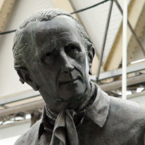 Terrence Cuneo statue