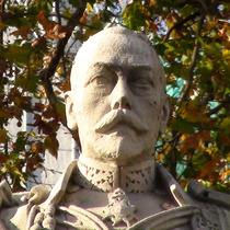 George V statue