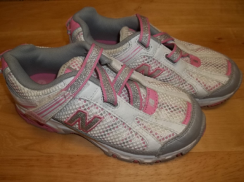 New Balance Girls Sneaker - Velcro 1 Youth Regular/Medium