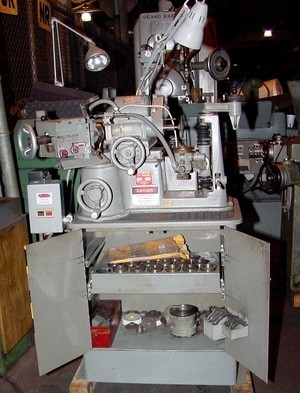 HYBCO 1100 丝锥磨床 - MachineTools.com