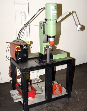 BRACKER RN-180 Remachadoras - MachineTools.com