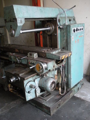 ARSENAL FU321M Fresadoras Universales - MachineTools.com