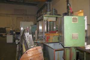 Csepel MVM 3000 床身銑床 - MachineTools.com