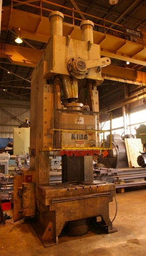 AIDA PC-20 C-框架式压力机 - MachineTools.com