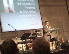 Clay_speaking_at_ECC_Nov_2009_small.jpg (225x175)px