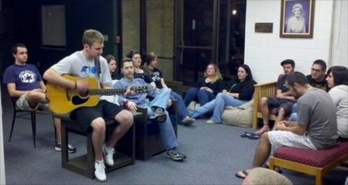 dorm_life_guitar_medium.jpg (500x266)px dorm_life_guitar_medium.jpg (500x266)px